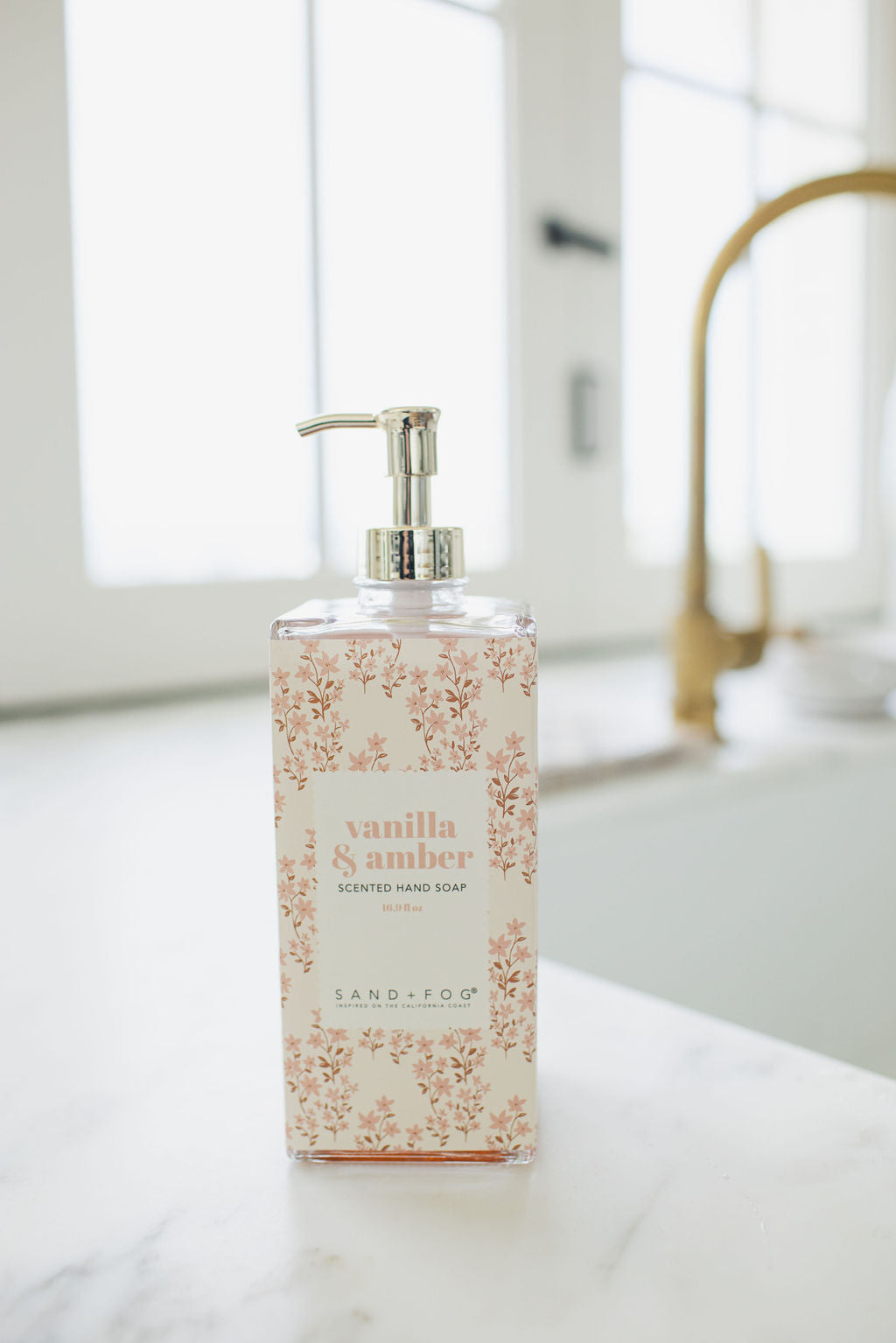 Elegant Vanilla & Amber 16.9 oz Liquid Hand Soap